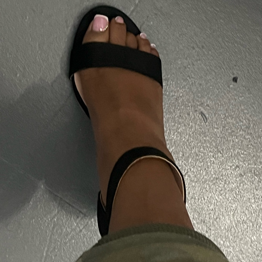 BLACK STRAP LOW HEEL